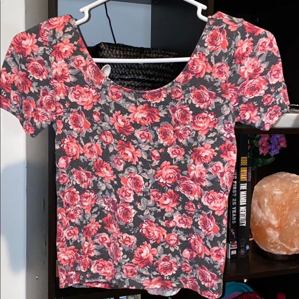 floral cropped tee